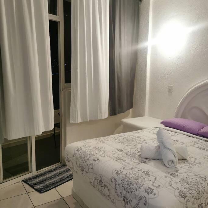 Lovely Studio Apartment With Balcony Ac & Wi-Fi, Minutes From Downtown! Zihuatanejo Eksteriør billede
